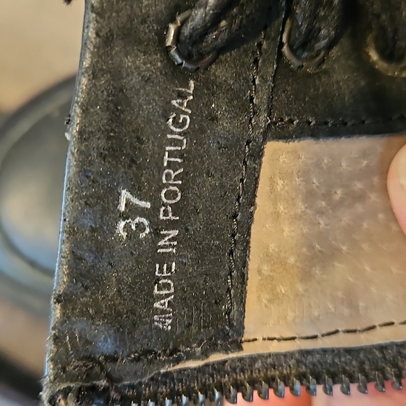 Twist & Tango size 37, US 7 Black Leather Ankle High Zip Up Boots - Picture 10 of 10